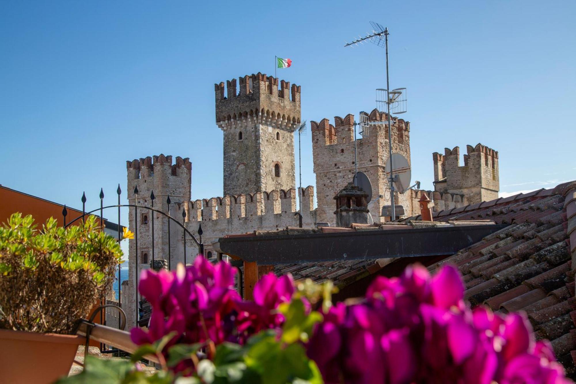 Sirmione4U - Domus By The Castle Daire Dış mekan fotoğraf